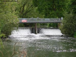 The weir at the start of Shifford Cut