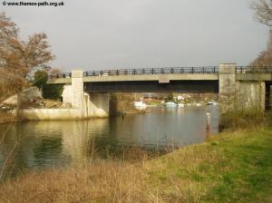 The bridge to Desborough Island