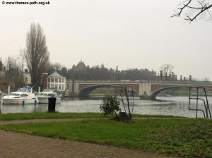 Hampton Court Palace & Bridge