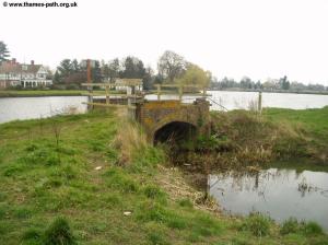 An odd bridge between Cookham and Bourne End